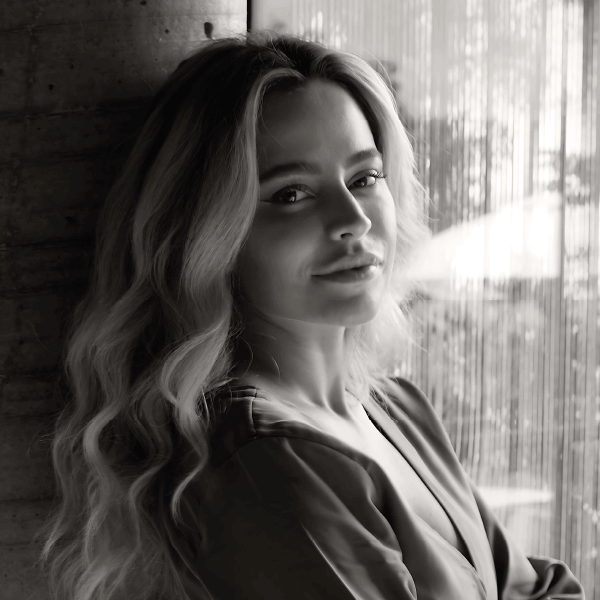 (Eduarda Tonietto) - Fundadora e arquiteta do Fuso Hotel, é a mente criativa responsável pelos produtos inovadores do Grupo Milano